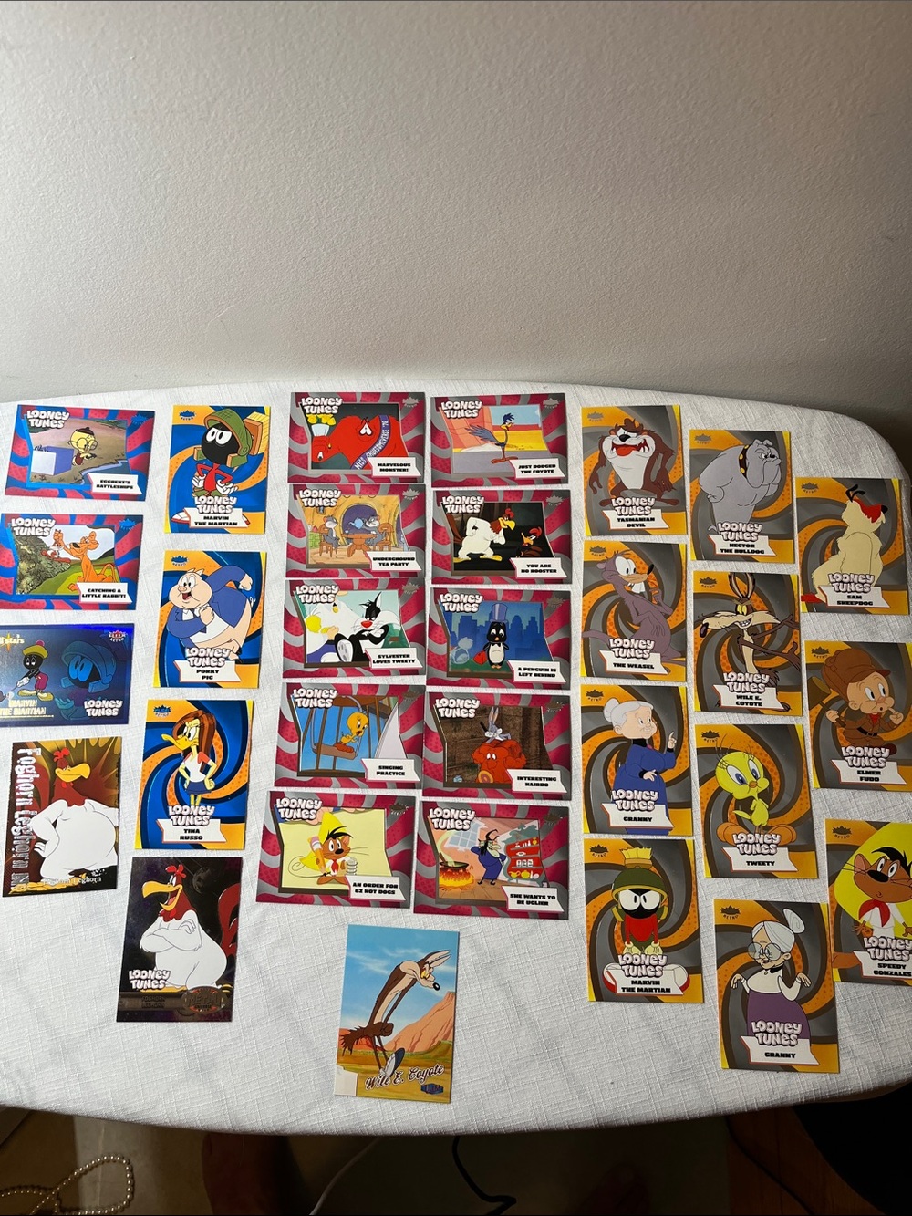 Large collection of Upper Deck Fleer Retro Looney Tunes trading cards
Collect